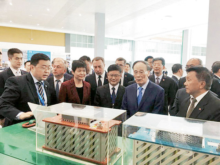  2018年国家副主席王岐山参观考察必发888奥威超级电容